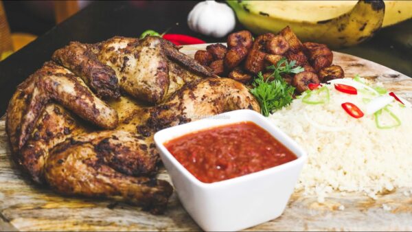 Poulet braisé entier attiéké